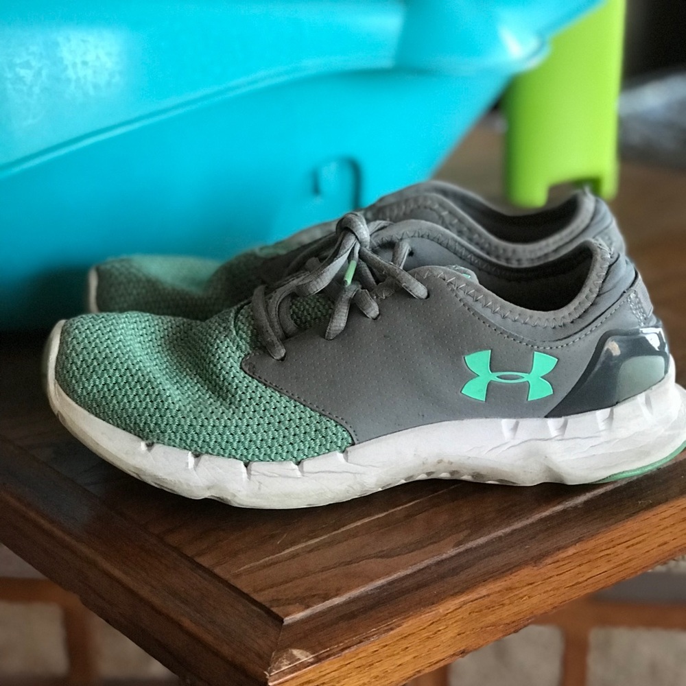 Under Armor tennis shoes